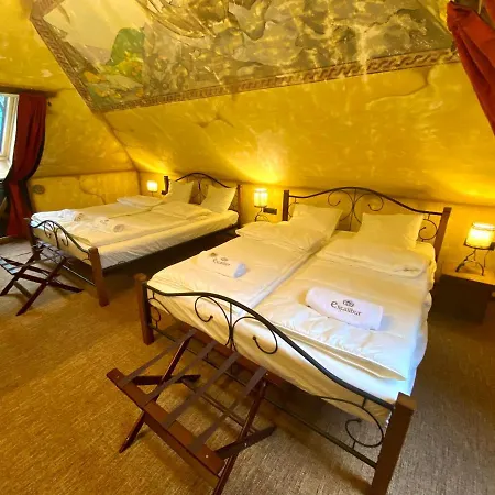 Excalibur Minihotel 4* Eger