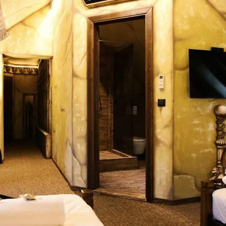 Excalibur Elmenyfogado 4*